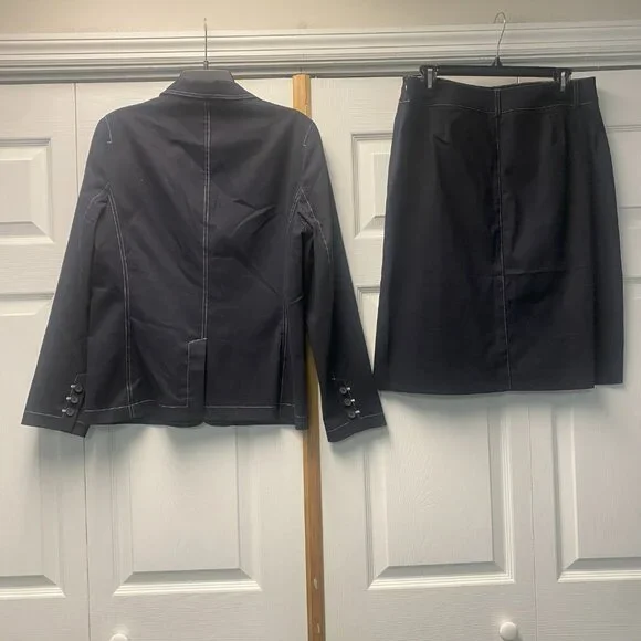 Kenar Women's 2-Piece Skirt Suit - Sz 10 - Picture 3 of 3